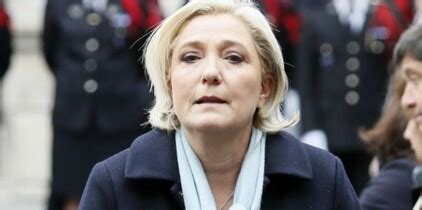 Ce cliché de Marine Le Pen jeune et seins nus agite les internautes